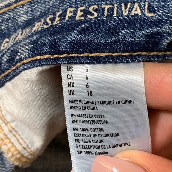AEO Vintage Hi-Rise Festival Distressed Jean Short - Picture 10 of 13